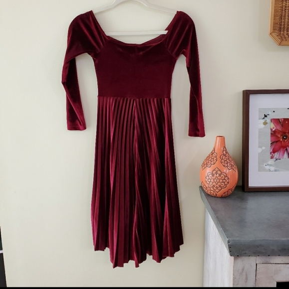 ASOS Bardot Velvet Wrap Pleated Dress Burgundy 2 - Picture 7 of 8